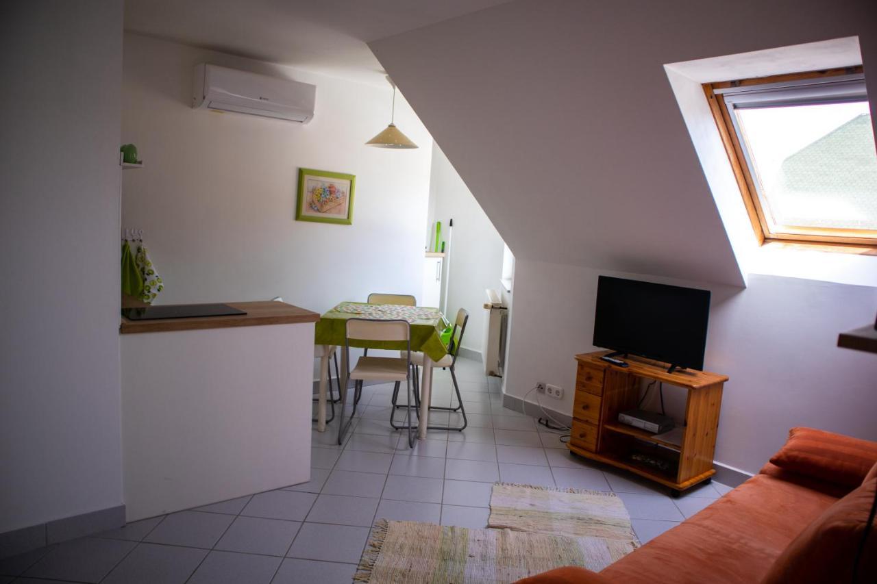 Nefelejcs Apartmanhaz Gyenesdiás Екстериор снимка