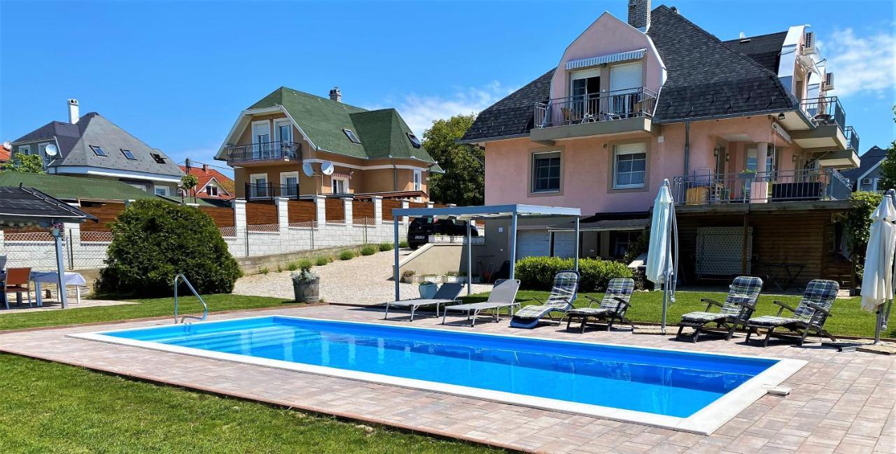 Nefelejcs Apartmanhaz Gyenesdiás Екстериор снимка